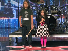 Шестилетняя девочка на шоу "Америка ищет таланты" ошарашила исполнением хеви-метал (ВИДЕО)