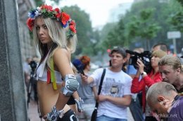 Активистка FEMEN променяла Украину на Францию