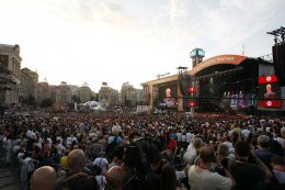 Киевлян больше волнуют телешоу и концерты, чем события во Врадиевке