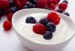 Йогурт положительно влияет на работу кишечника и мозга