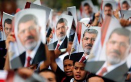Сторонники Мохаммеда Мурси захватили два района Каира