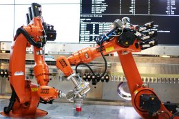 Послушный робот-бармен скоро заменит человека (ВИДЕО)