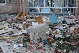 В жилом доме Луганска прогремел взрыв, число жертв растет (ФОТО)