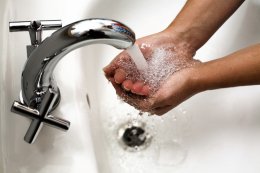 Половина мужского населения моет руки без мыла