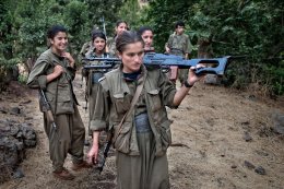 В Ливане готовят женщин-боевиков для войны с сирийской армией