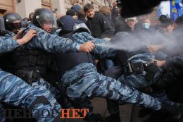Как киевляне брали штурмом «комендатуру Януковича» (ФОТО+ВИДЕО)