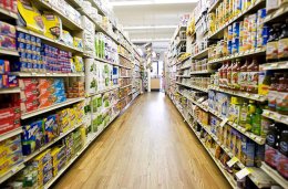 Половина продуктов в украинских магазинах не соответствует качеству