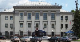 Неизвестные обстреляли российское посольство в Киеве (ВИДЕО)