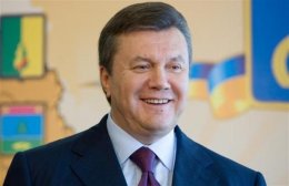 Янукович поздравил жителей Крыма с 15-летием Конституции АРК