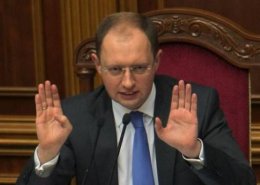 Яценюк требует отставки правительства