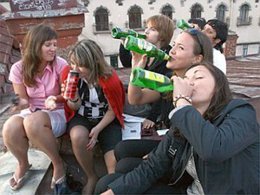 Ученые объяснили причину пристрастия подростков к спиртному