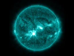 К Земле приближается одна из мощнейших солнечных вспышек