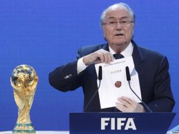 Глава ФИФА Зепп Блаттер предложил дисквалифицировать команды за проявления расизма