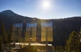 Гигантские зеркала осветили норвежский городок, в котором редко бывает солнце (ФОТО)