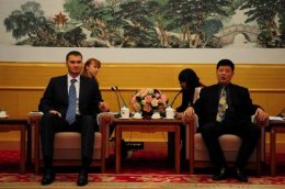 Сын Януковича посетил с рабочим визитом КНР (ФОТО)