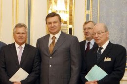 Виктор Янукович пообещал евронаблюдателям решить вопрос экс-премьера