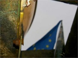 Теперь на Монументе Независимости на Майдане гордо реет флажок ЕС