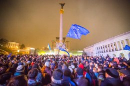 Евромайдан продержался ночь, но утром на площадь наведались силовики