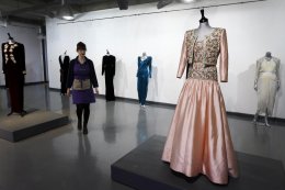 На аукционе в Лондоне выставят "сказочное" платье принцессы Дианы (ВИДЕО)