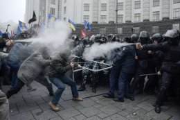На Майдане начались провокации