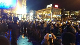 На Евромайдане милиция разделила толпу на две части