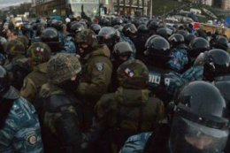 Сотрудники крымского спецподразделения МВД «Беркут» били митингующих