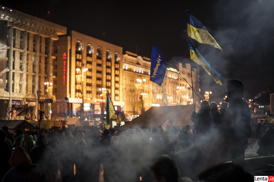 Рабочие будни Евромайдана (ФОТО)