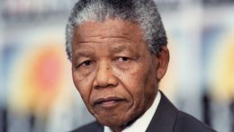 На 96-м году жизни скончался первый чернокожий президент ЮАР Нельсон Мандела