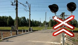 В Черкасской области пассажирский поезд протаранил грузовик