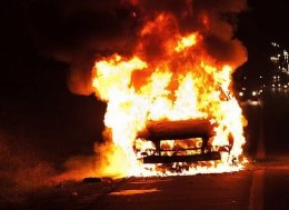 В Луганске сожгли машину активиста Евромайдана (ВИДЕО)