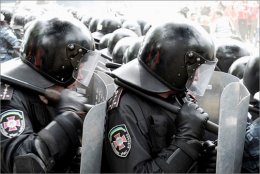 Силовики штурмуют баррикады в правительственном портале Киева