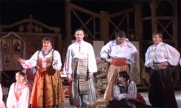 Актеры Черкасского драмтеатра прервали спектакль в знак протеста (ВИДЕО)
