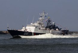 Российские пограничники задержали в Азовском море катер с украинскими рыбаками