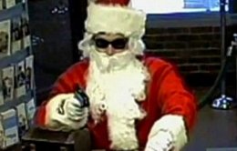 Санта-Клаусы... грабят магазины