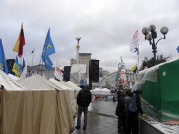 В палаточном городке на Майдане изнасиловали девушку