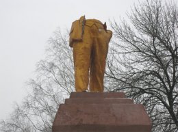 В Одесской области неизвестные снесли памятник Ленину