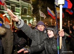 Представители русских общин провели антиукраинское факельное шествие в Крыму (ФОТО)