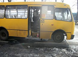 В Луганской области загорелась маршрутка с пассажирами