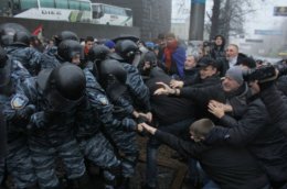 Активисты сорвали маски с "беркутовцев" (ВИДЕО)