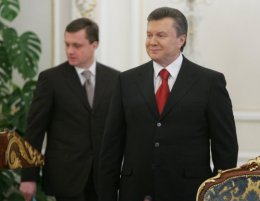 Янукович уволил Левочкина с должности Главы Администрации Президента Украины