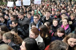 Студенты требуют отменить законы, принятые 16 января, и распустить "Беркут"
