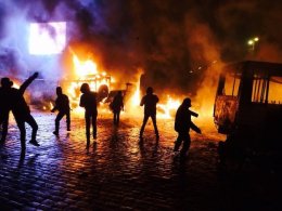 Страховщики не будут платить за сгоревшие во время беспорядков в Киеве автомобили