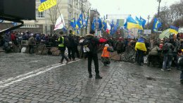 Митингующие на улице Грушевского готовятся к штурму