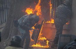 Перемирие на улице Грушевского нарушили протестующие