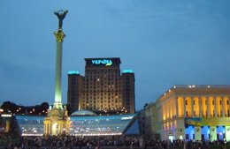 Активисты "Свободы" взяли под охрану гостиницу "Украина"