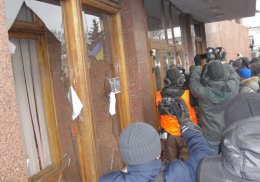 Протестующие в Ивано-Франковске не собираются уходить из помещения ОГА