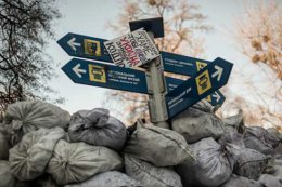 Активисты начали устанавливать в Киеве посты регулирования дорожного движения