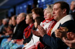 Российский премьер Дмитрий Медведев уснул во время открытия Олимпиады в Сочи (ВИДЕО)