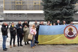 В Украину из Польши привезли 6-метровый флаг (ФОТО)