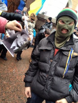В Одессе активистов накажут за сожжение портрета Берии